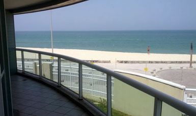 Recreio beachfront condo